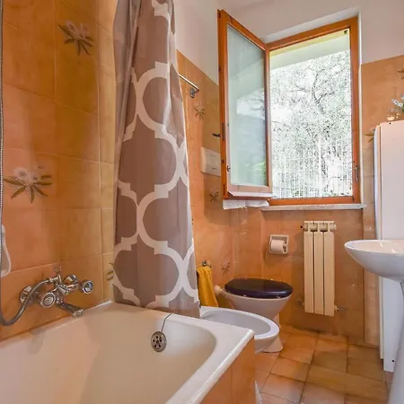 Сasa de vacaciones Lovely In Chiavari With Wifi Bacezza