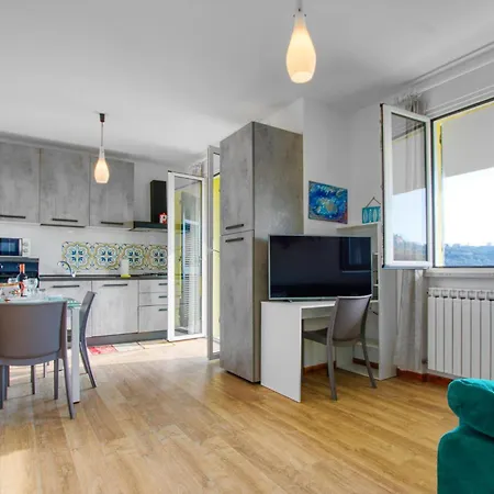 2 Bedroom Stunning In Casa vacanze Chiavari