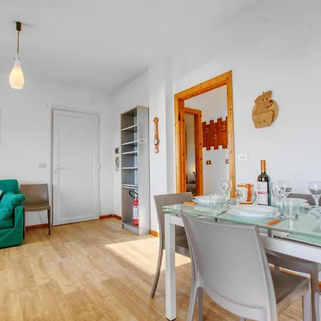 Casa vacanze 2 Bedroom Stunning In Chiavari